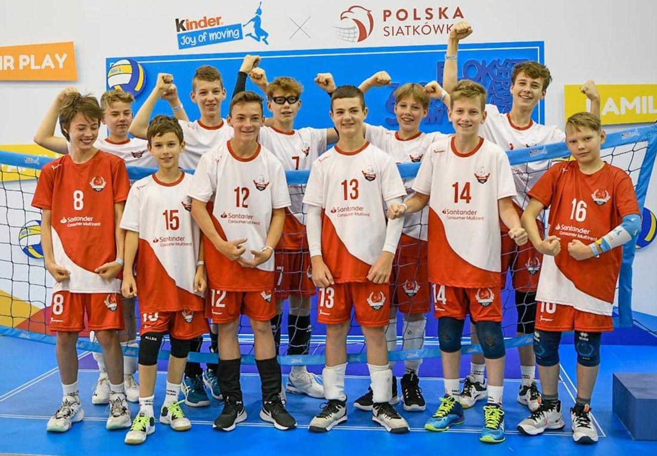 Wspieramy lokalne społeczności, poprzez edukację sportową dzieci.
